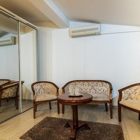 Hotel Royal Urziceni ภายนอก รูปภาพ