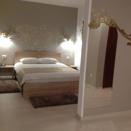 Hotel Royal Urziceni ภายนอก รูปภาพ