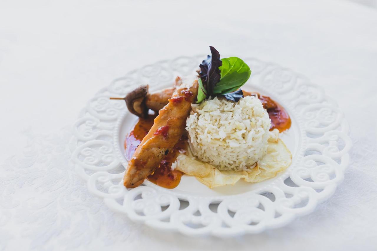 Hotel Royal Urziceni ภายนอก รูปภาพ