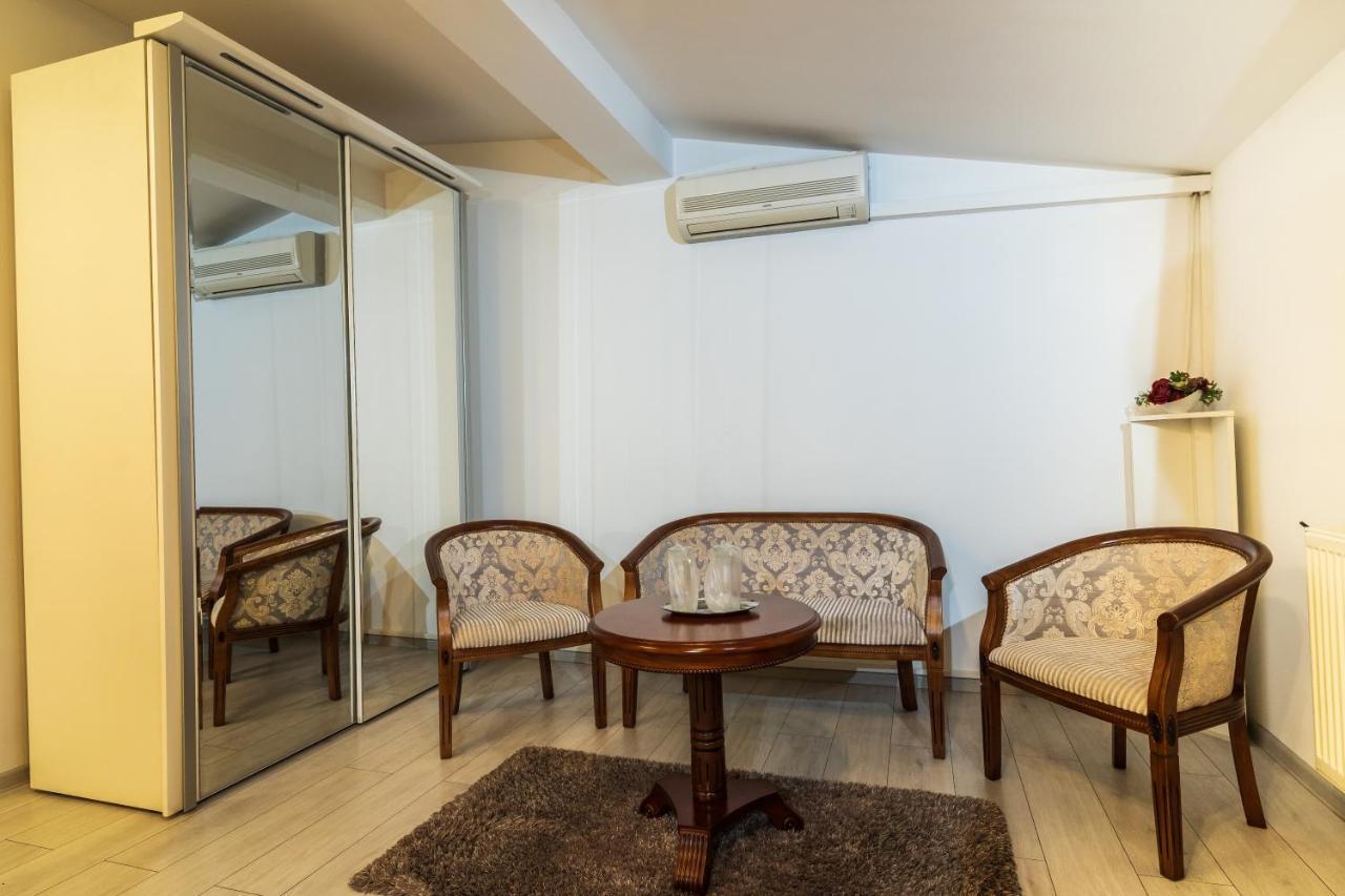 Hotel Royal Urziceni ภายนอก รูปภาพ