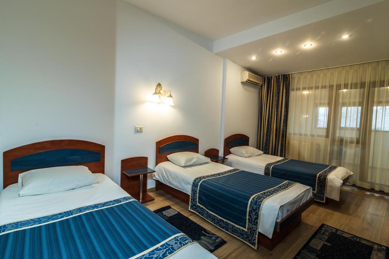 Hotel Royal Urziceni ภายนอก รูปภาพ