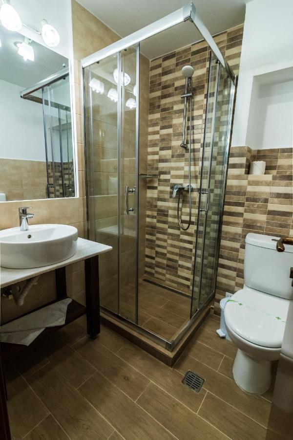 Hotel Royal Urziceni ภายนอก รูปภาพ