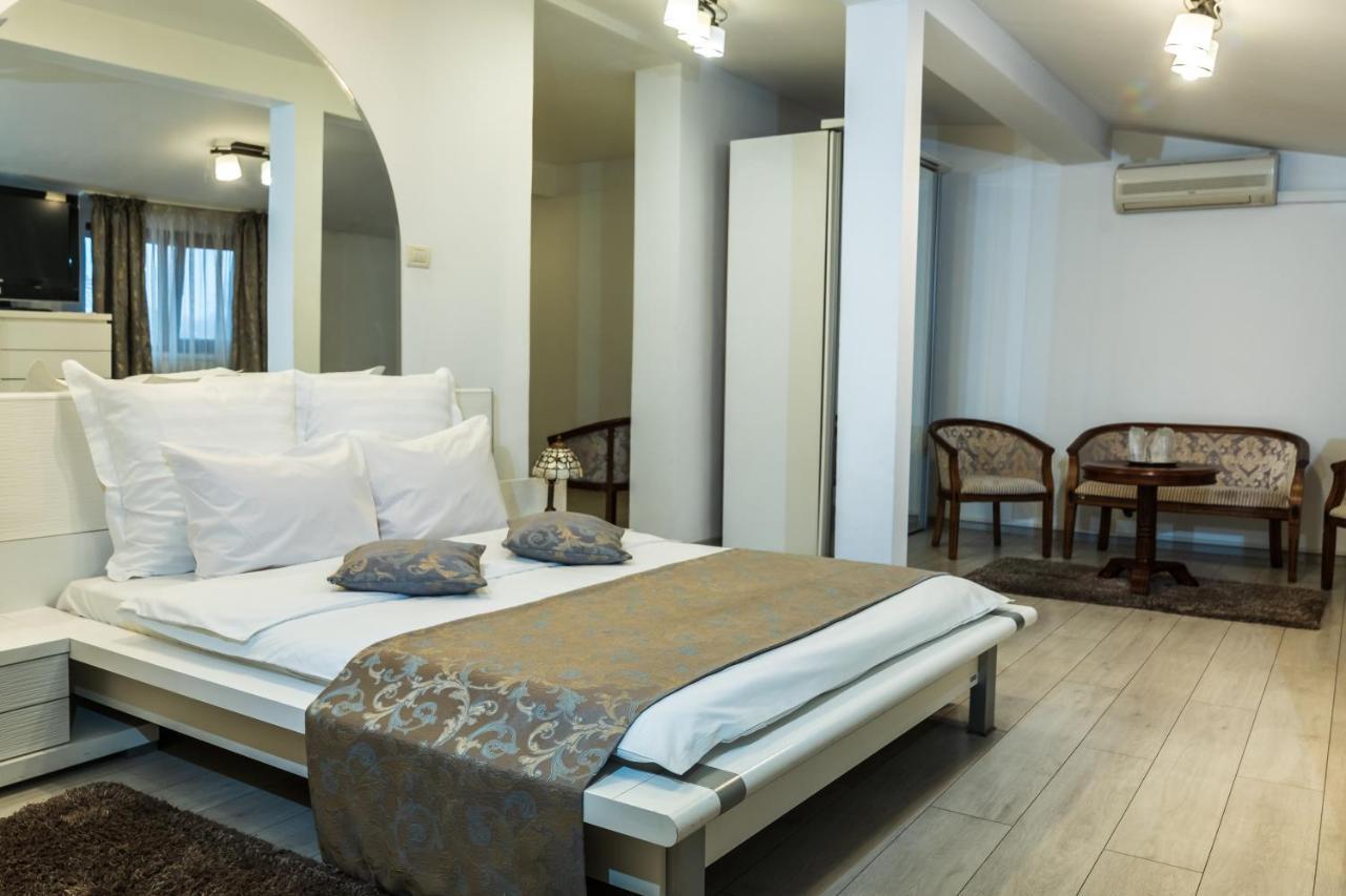 Hotel Royal Urziceni ภายนอก รูปภาพ