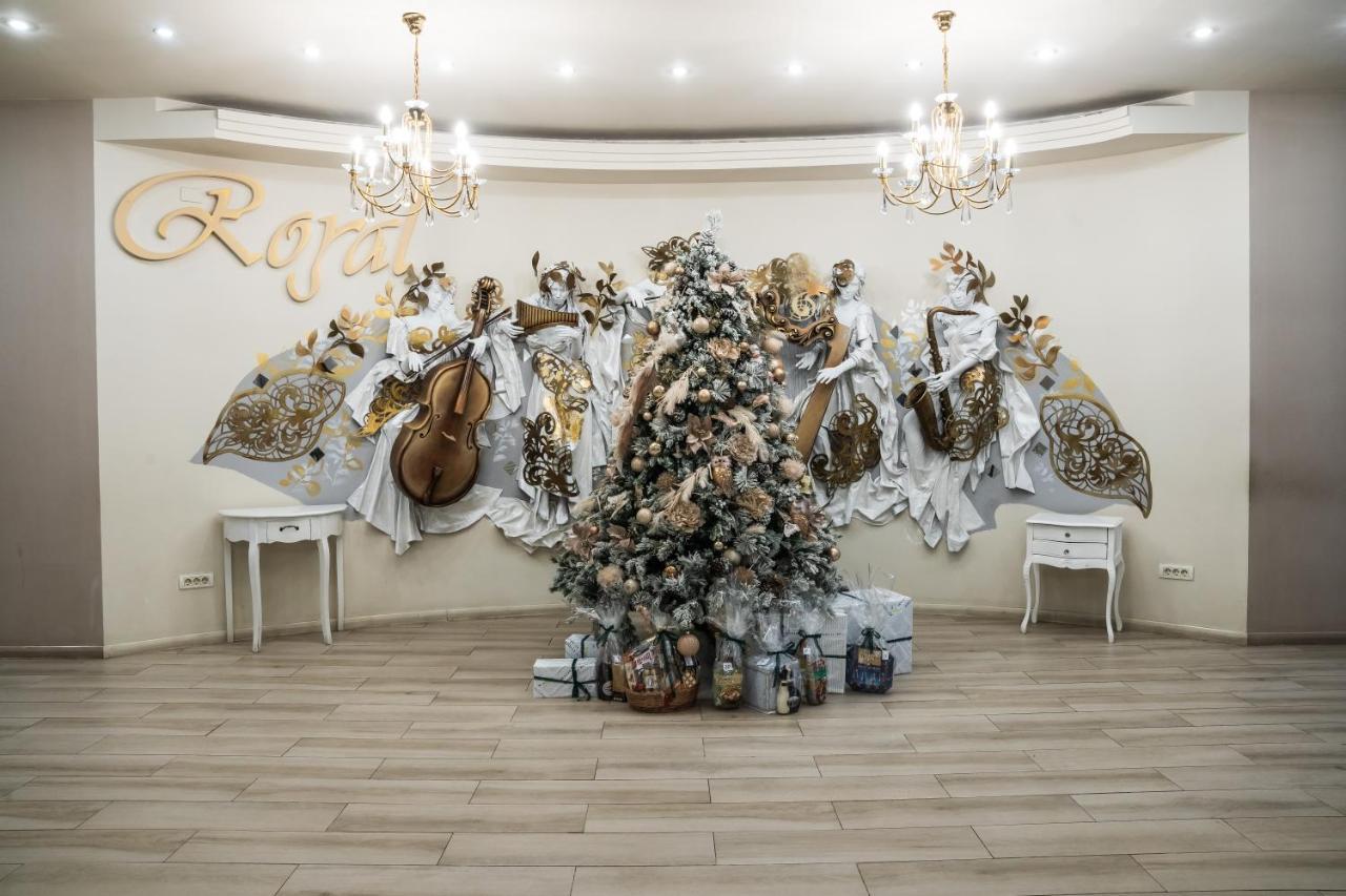 Hotel Royal Urziceni ภายนอก รูปภาพ