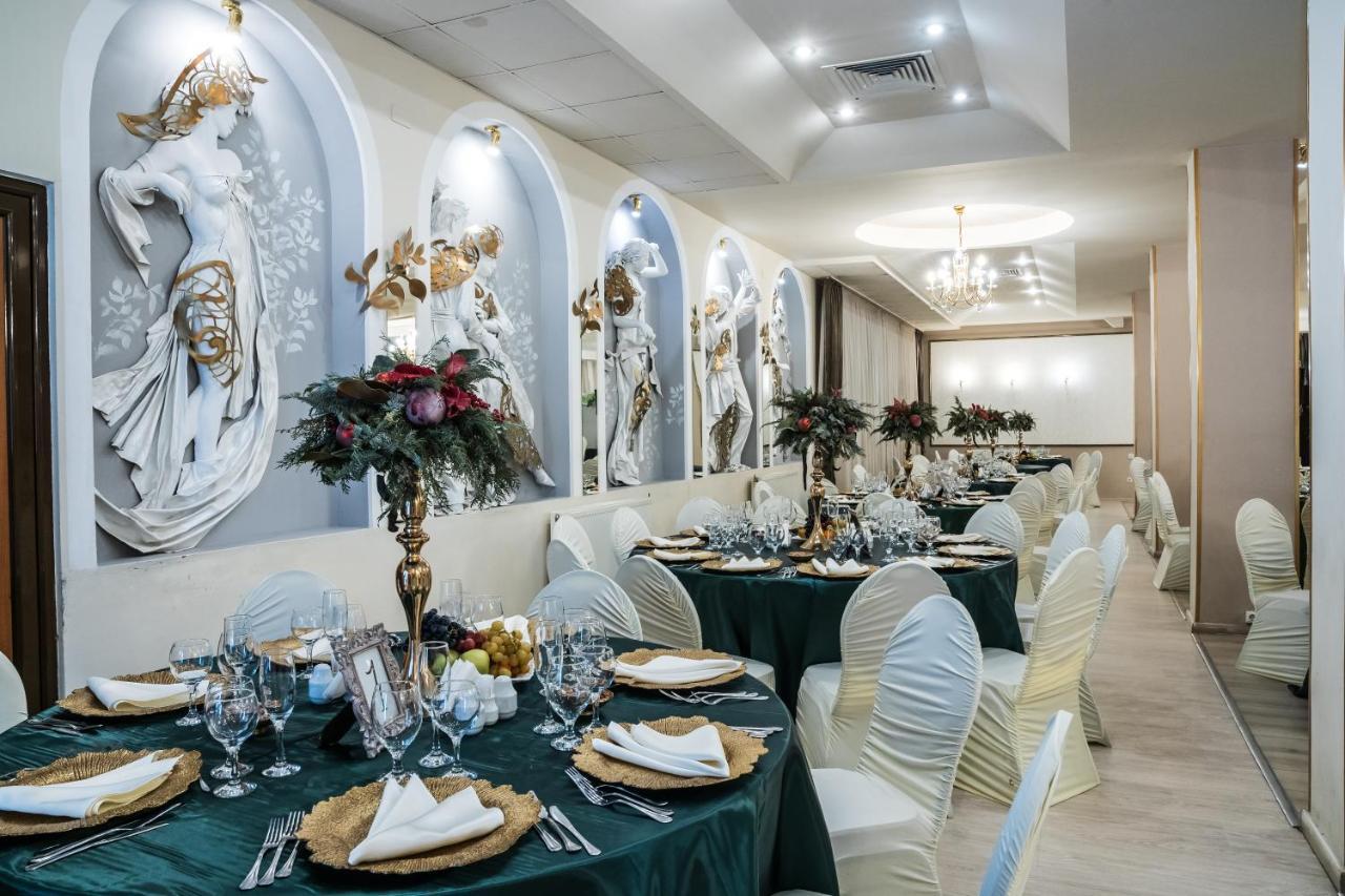Hotel Royal Urziceni ภายนอก รูปภาพ