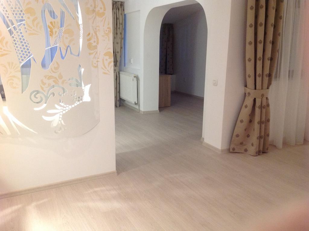 Hotel Royal Urziceni ภายนอก รูปภาพ