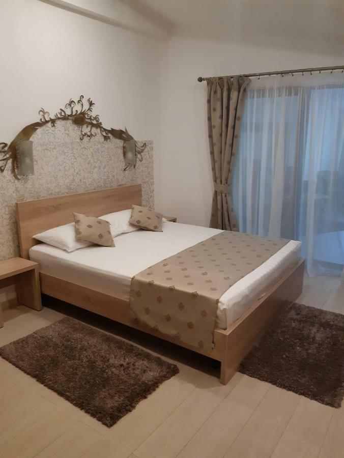 Hotel Royal Urziceni ภายนอก รูปภาพ