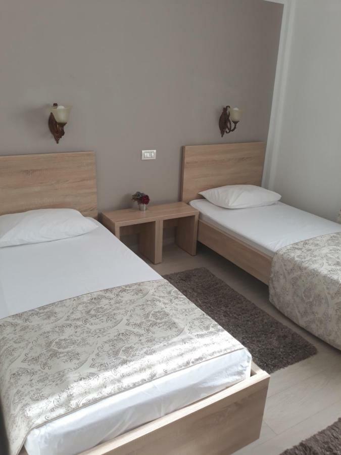 Hotel Royal Urziceni ภายนอก รูปภาพ
